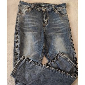 Skinny jeans lace up